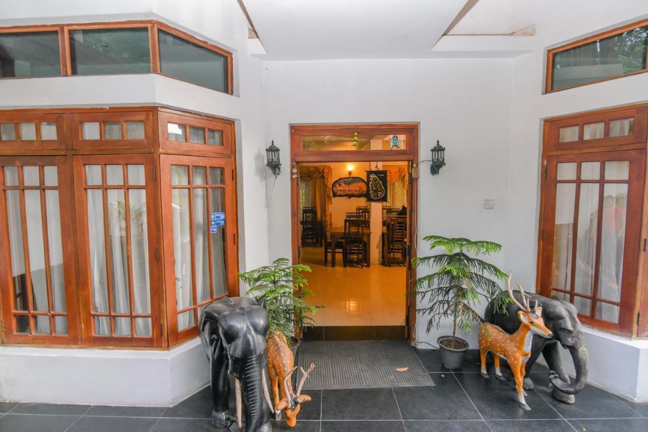 Oak Wood Inn Kandy Exteriör bild