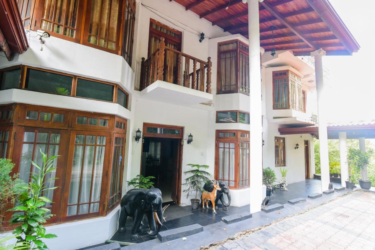 Oak Wood Inn Kandy Exteriör bild